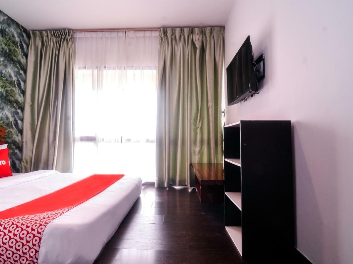 Oyo 1119 Memoire Express Hotel Kuching Exterior foto