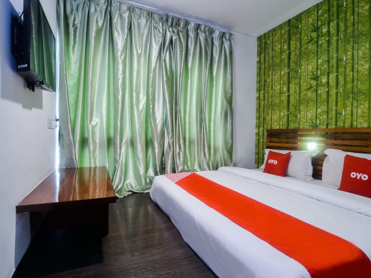 Oyo 1119 Memoire Express Hotel Kuching Exterior foto