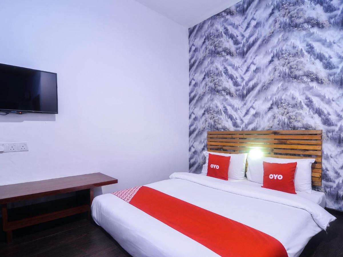 Oyo 1119 Memoire Express Hotel Kuching Exterior foto