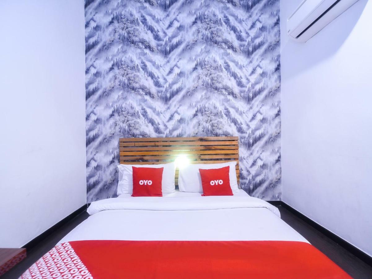 Oyo 1119 Memoire Express Hotel Kuching Exterior foto