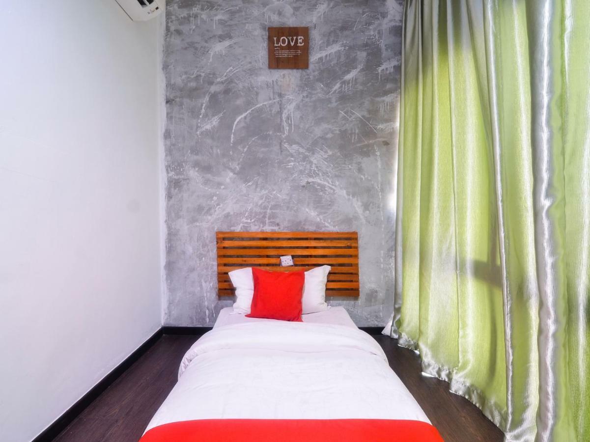 Oyo 1119 Memoire Express Hotel Kuching Exterior foto