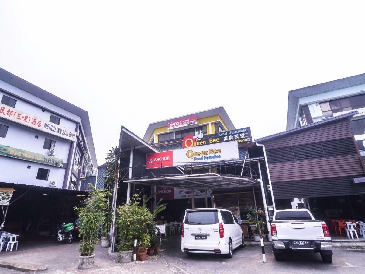 Oyo 1119 Memoire Express Hotel Kuching Exterior foto